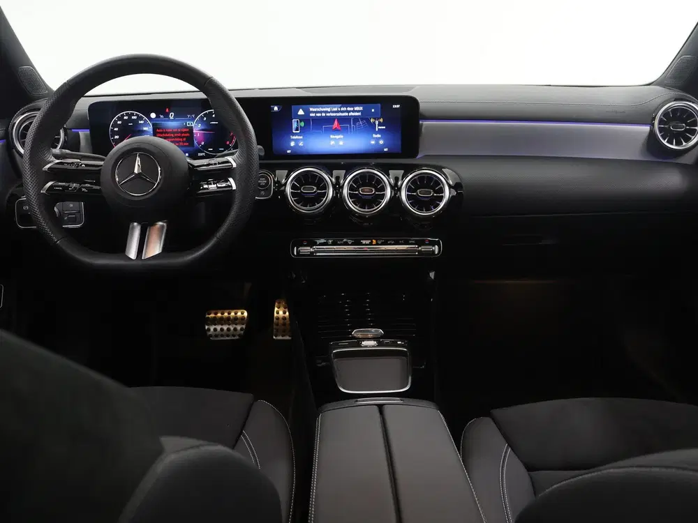 Mercedes-Benz CLA 180 Business Solution AMG uit 2025, foto 8
