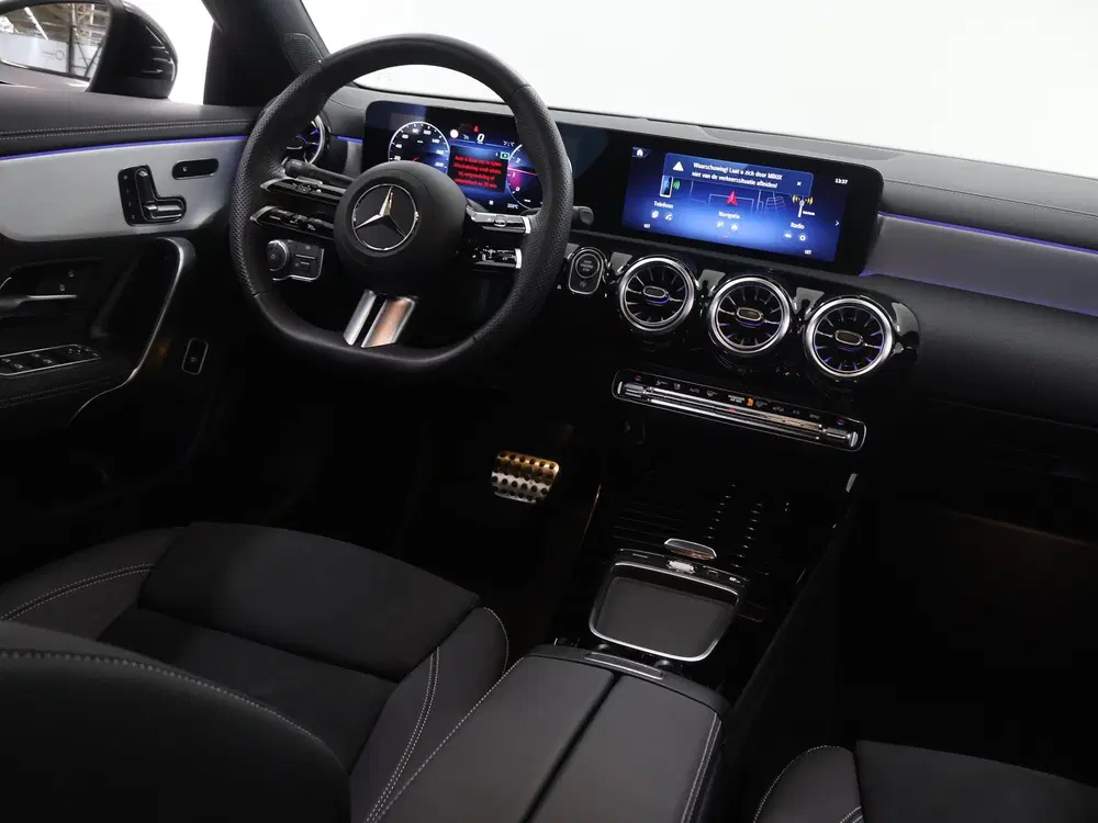 Mercedes-Benz CLA 180 Business Solution AMG uit 2025, foto 9