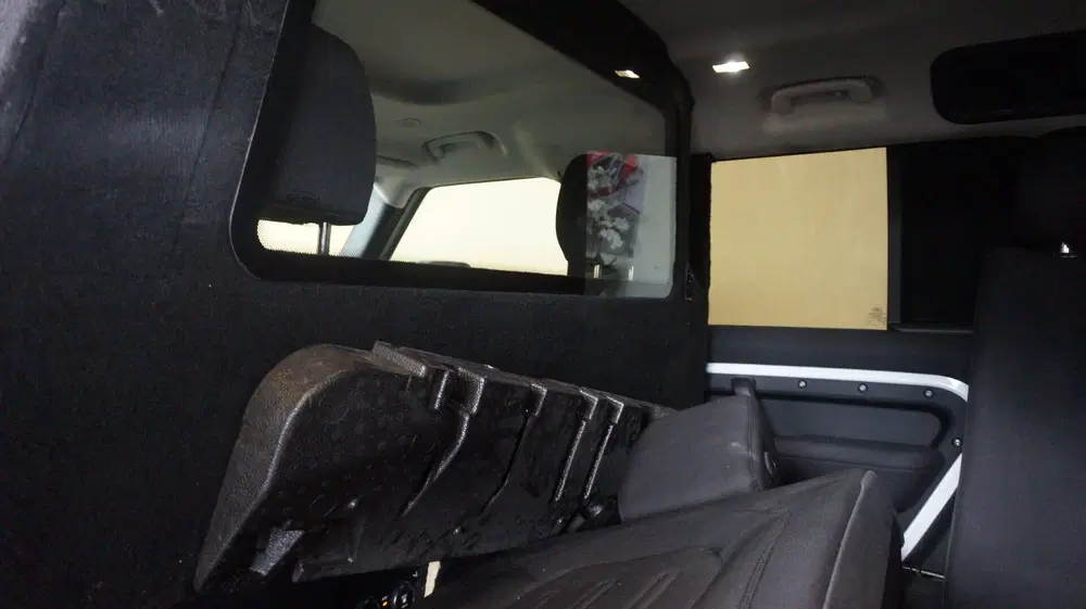 Land Rover Defender 2.0 D240 110 S uit 2021, foto 13