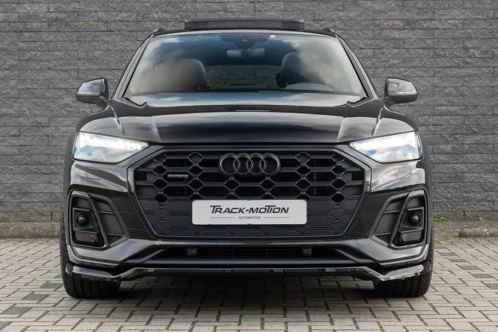 Audi Q5 50 TFSI e S edition Luchtvering Panoramada uit 2021, foto 4