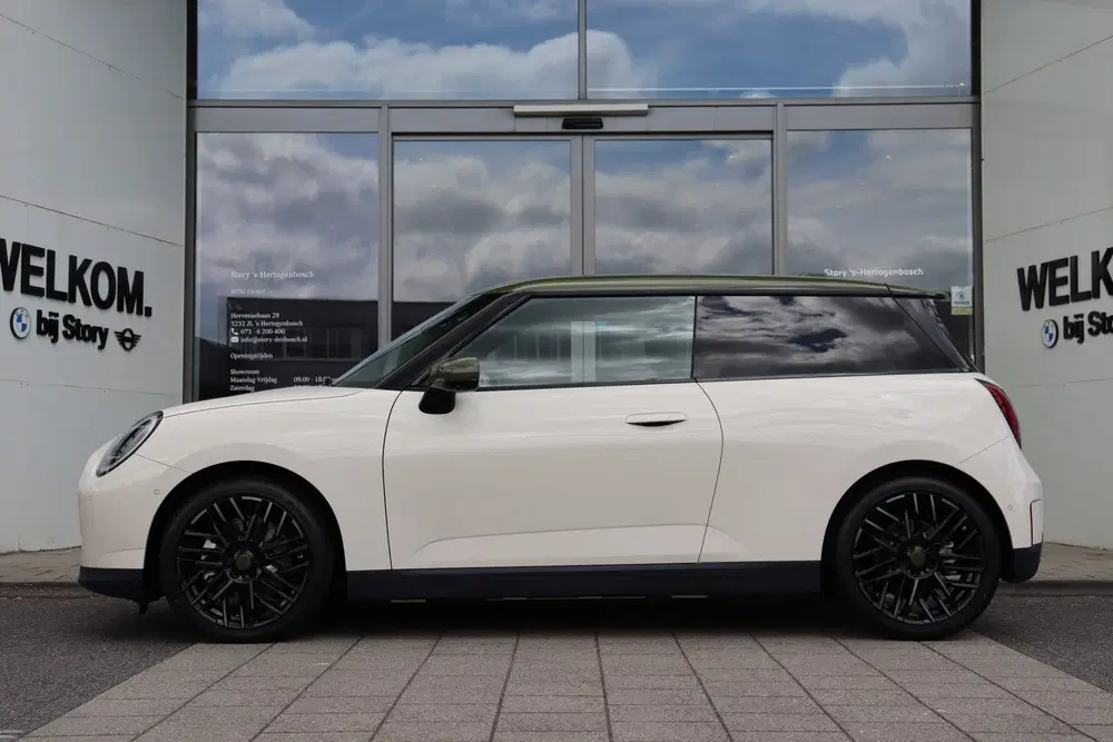 Mini Hatchback Cooper SE uit 2026, foto 3