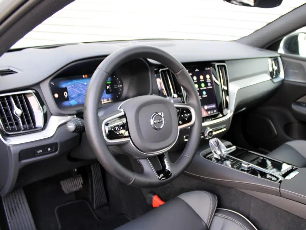 Volvo V60 2.0 T8 Plug-in hybrid AWD Plus Dark Automa uit 2026, foto 13