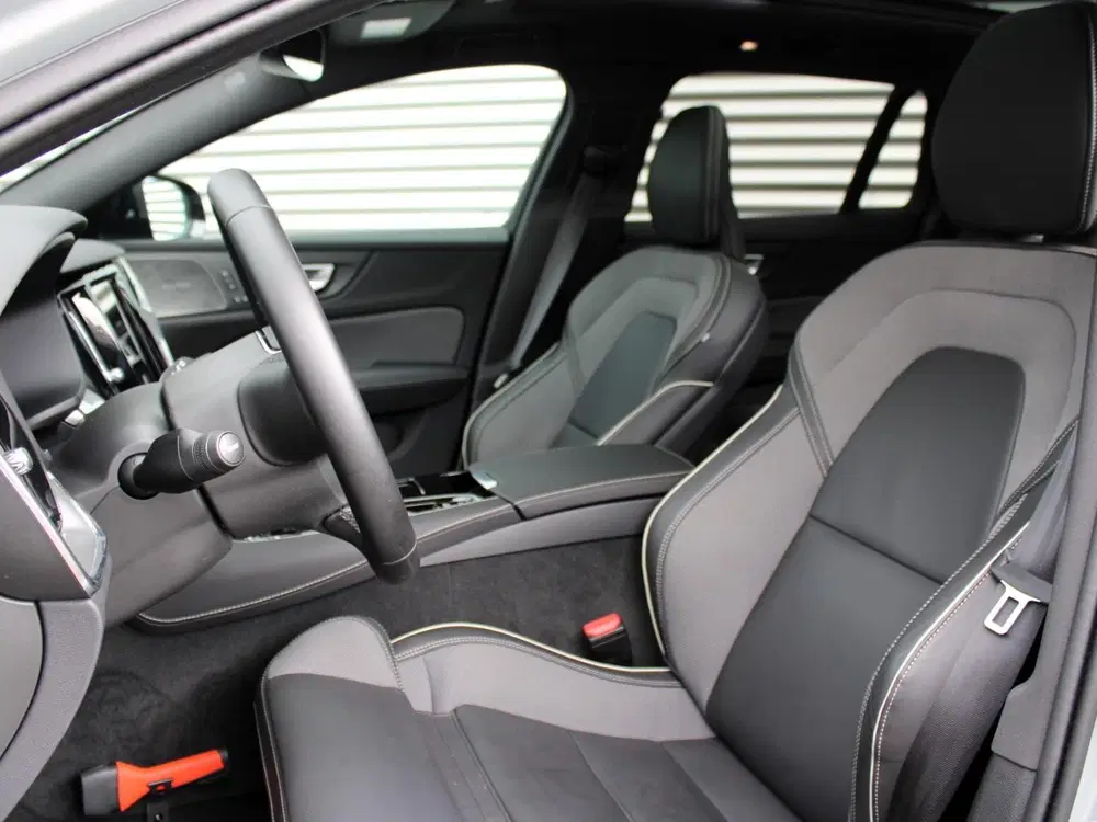 Volvo V60 2.0 T8 Plug-in hybrid AWD Plus Dark Automa uit 2026, foto 14