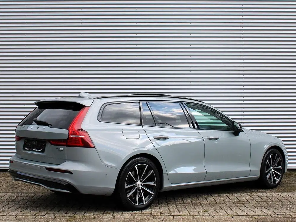 Volvo V60 2.0 T8 Plug-in hybrid AWD Plus Dark Automa uit 2026, foto 2