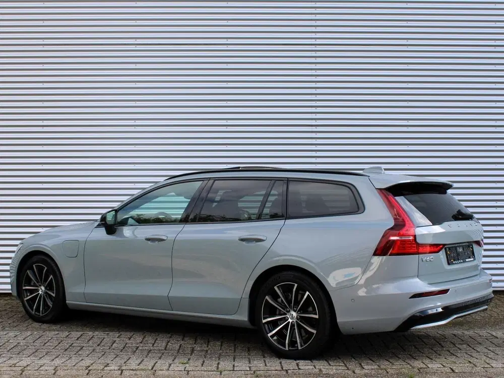Volvo V60 2.0 T8 Plug-in hybrid AWD Plus Dark Automa uit 2026, foto 4
