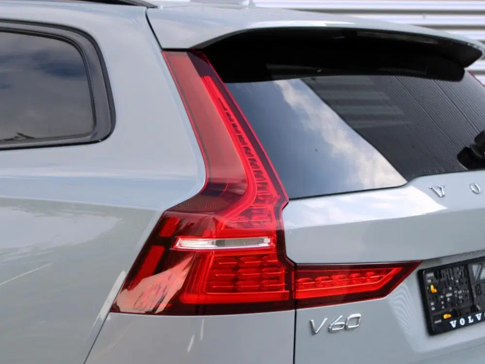 Volvo V60 2.0 T8 Plug-in hybrid AWD Plus Dark Automa uit 2026, foto 7