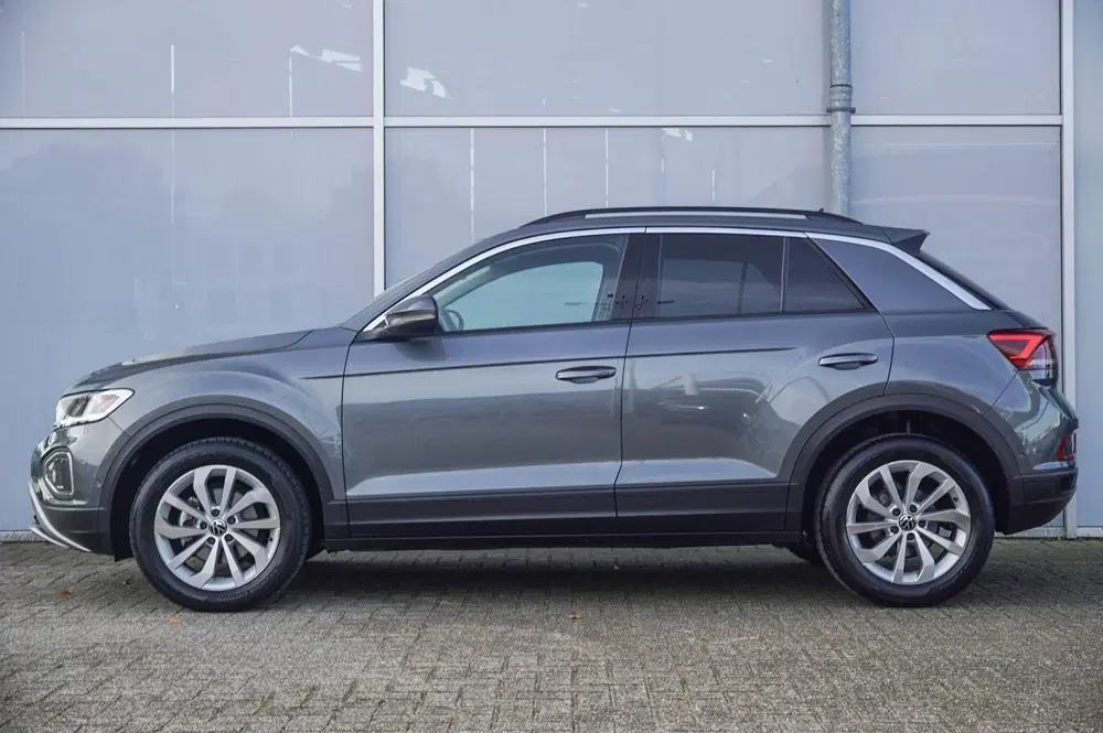 Volkswagen T-Roc 1.0 TSI 115pk Life Edition uit 2024, foto 12