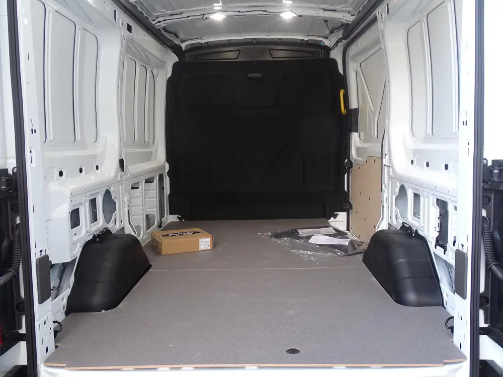 Ford Transit L2H2 Trend 68 kWh laadvloer hout uit 2023, foto 8