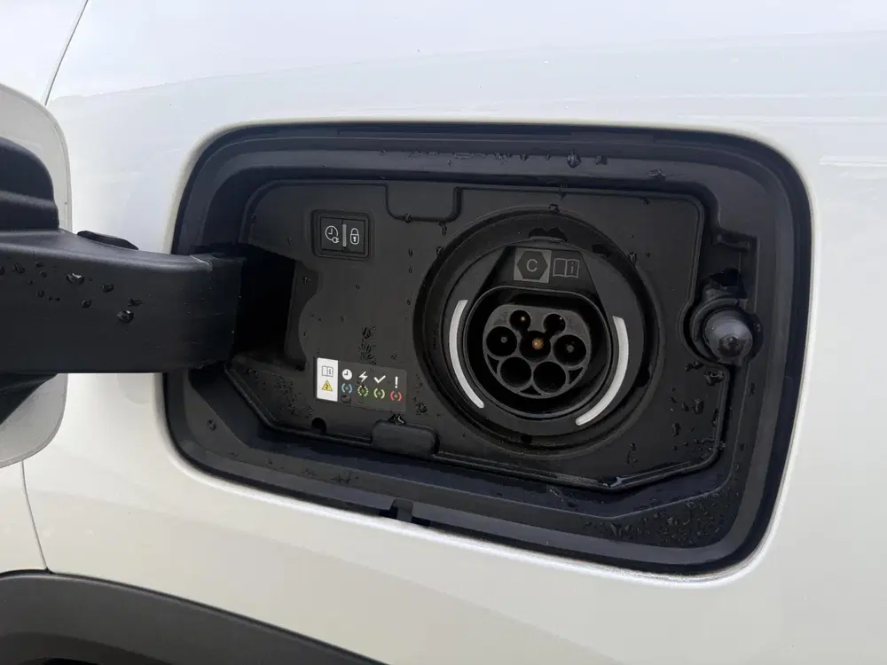 Citroën C5 Aircross Citroen C5 Aircross 1.6 Plug-in Hybrid 225 uit 2022, foto 12