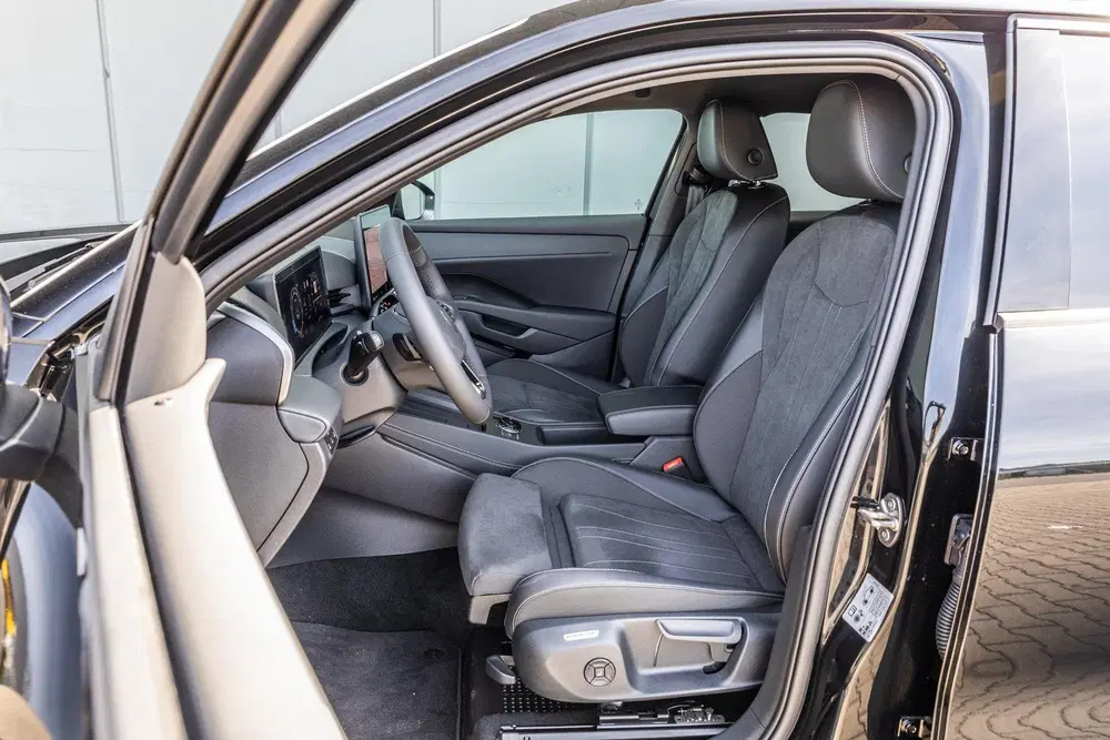 Volkswagen T-Roc 1.5 eTsi 115pk DSG Style First Edition uit 2026, foto 4