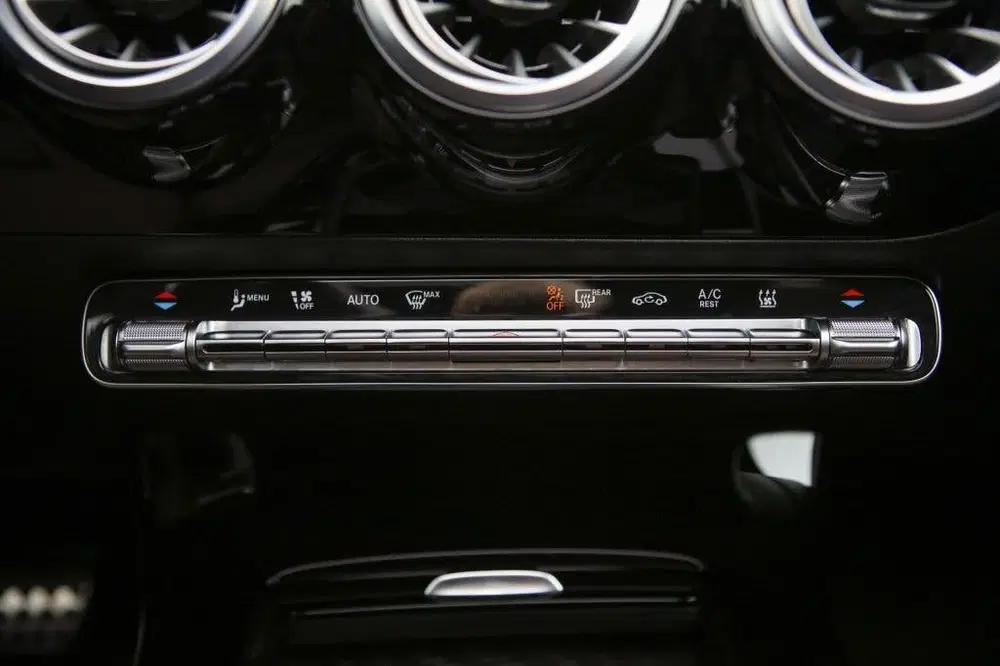 Mercedes-Benz CLA 250e AMG uit 2024, foto 12