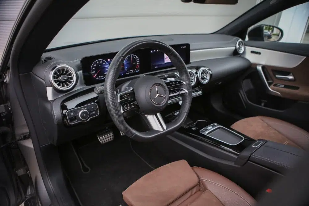 Mercedes-Benz CLA 250e AMG uit 2024, foto 3