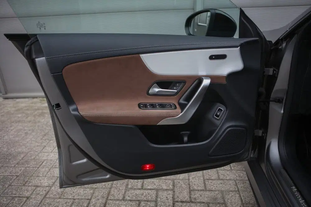 Mercedes-Benz CLA 250e AMG uit 2024, foto 4