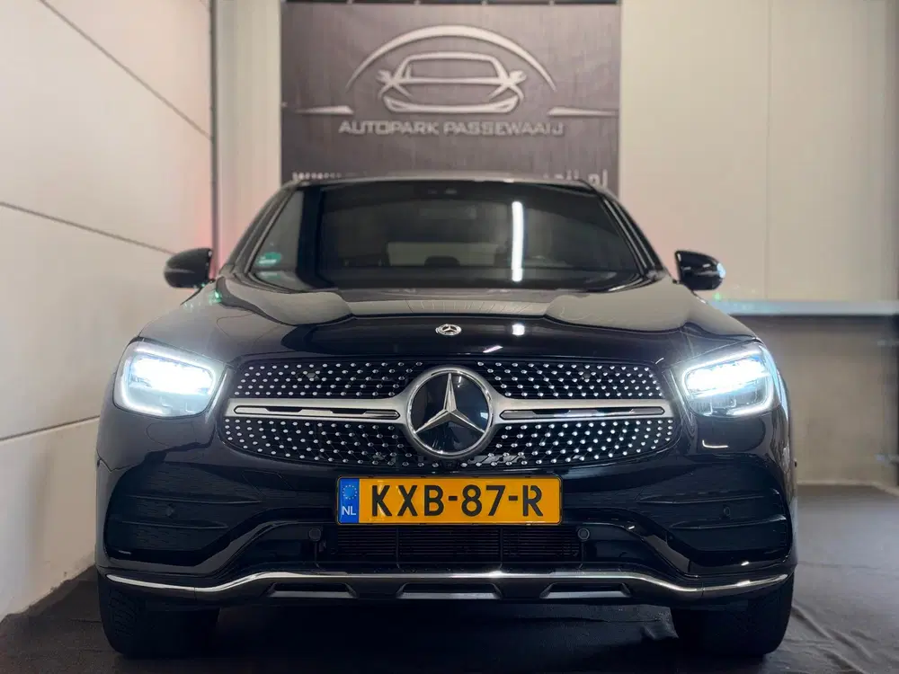 Mercedes-Benz GLC GLC-klasse Coupé 300e 4MATIC AMG Pano uit 2021, foto 2