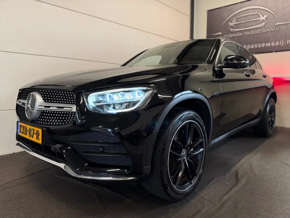 Mercedes-Benz GLC GLC-klasse Coupé 300e 4MATIC AMG Pano uit 2021, foto 3