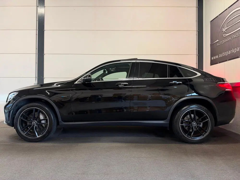 Mercedes-Benz GLC GLC-klasse Coupé 300e 4MATIC AMG Pano uit 2021, foto 4