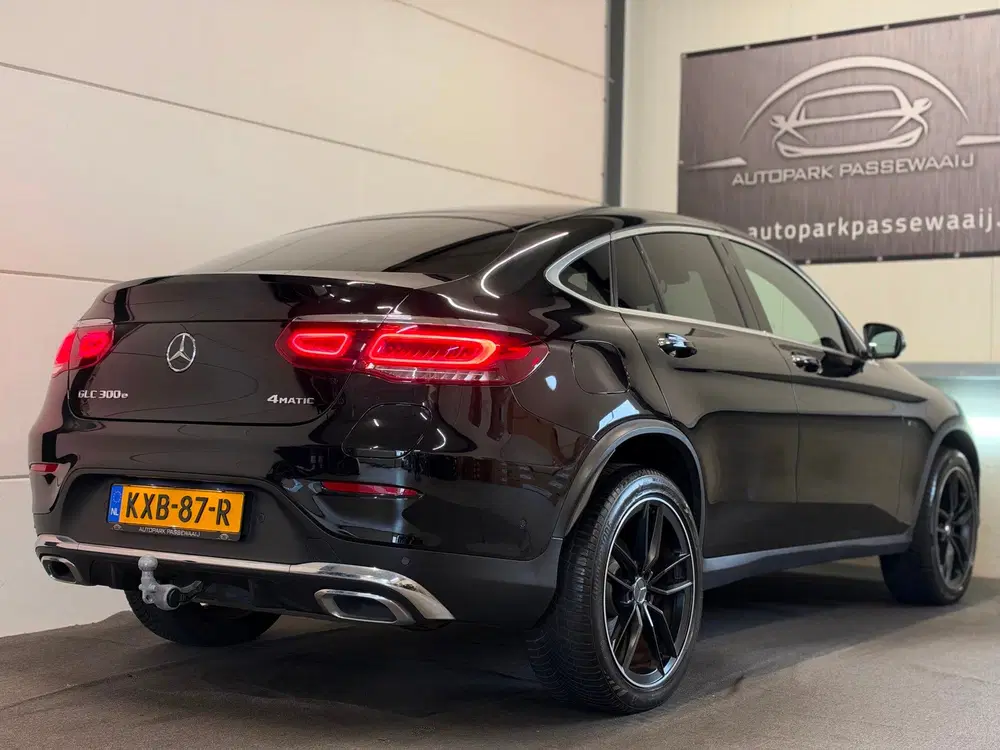 Mercedes-Benz GLC GLC-klasse Coupé 300e 4MATIC AMG Pano uit 2021, foto 6