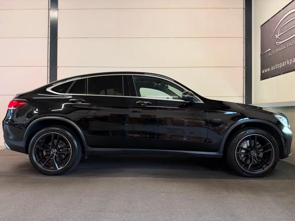 Mercedes-Benz GLC GLC-klasse Coupé 300e 4MATIC AMG Pano uit 2021, foto 9