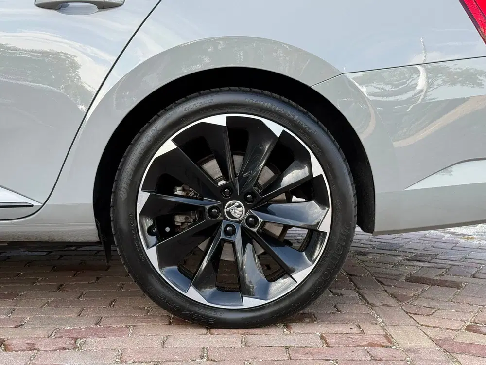 Skoda Superb 1.4 TSI iV Sportline Business uit 2021, foto 13