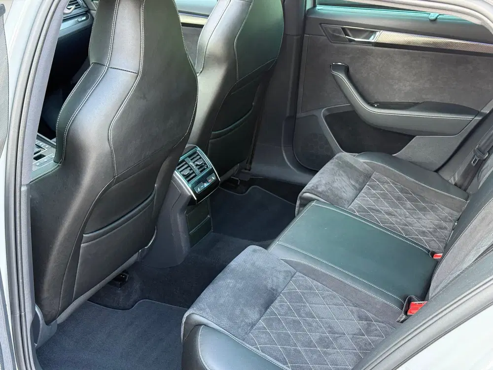 Skoda Superb 1.4 TSI iV Sportline Business uit 2021, foto 15