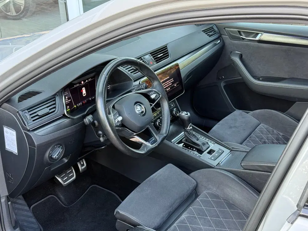 Skoda Superb 1.4 TSI iV Sportline Business uit 2021, foto 2