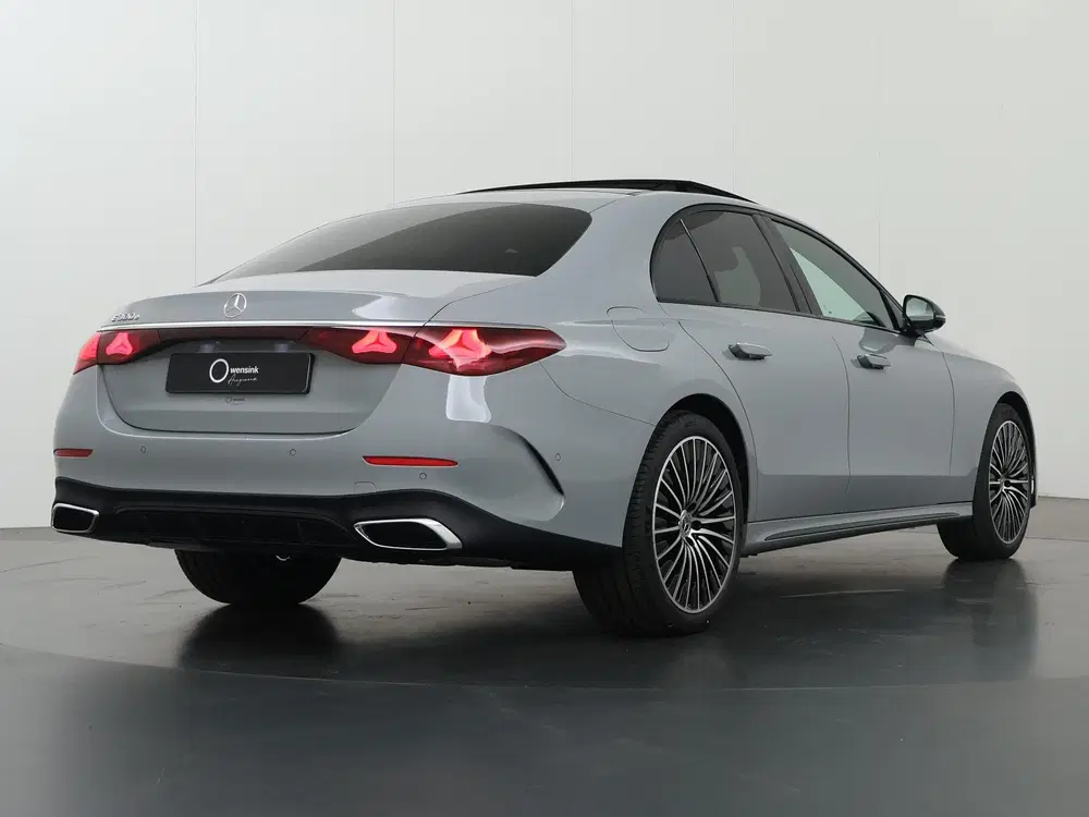 Mercedes-Benz E-Klasse 300e Sport Edition uit 2026, foto 2