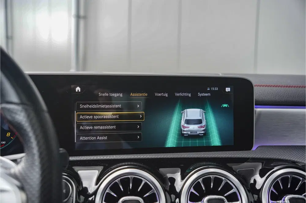 Mercedes-Benz CLA 180 AMG uit 2020, foto 10