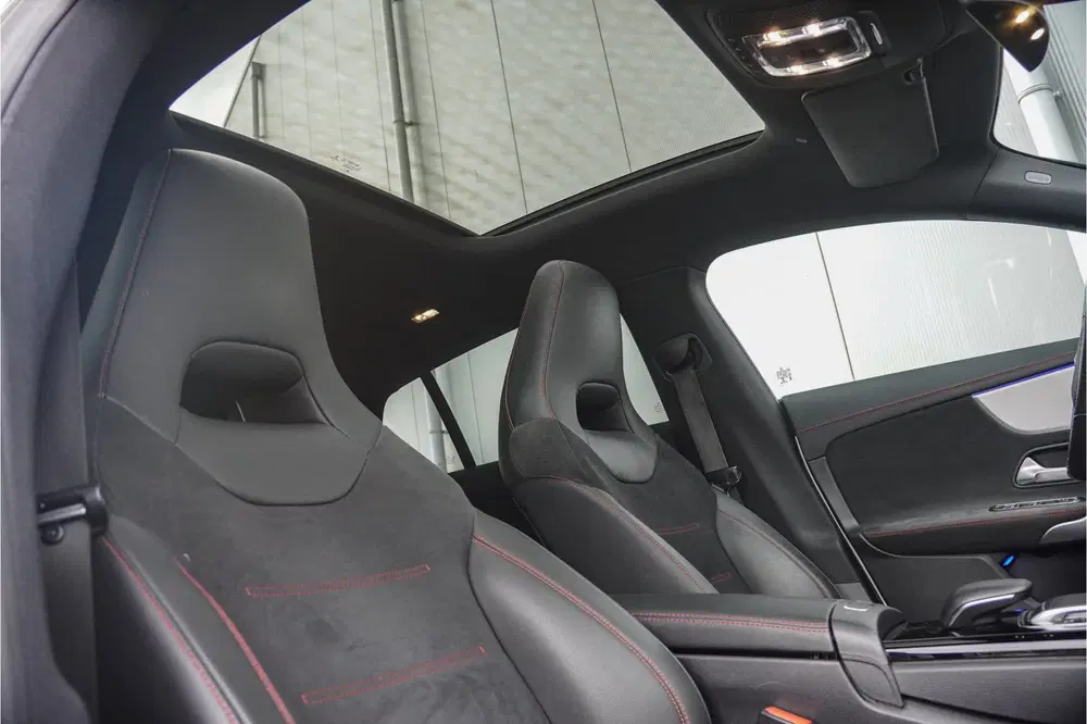 Mercedes-Benz CLA 180 AMG uit 2020, foto 14