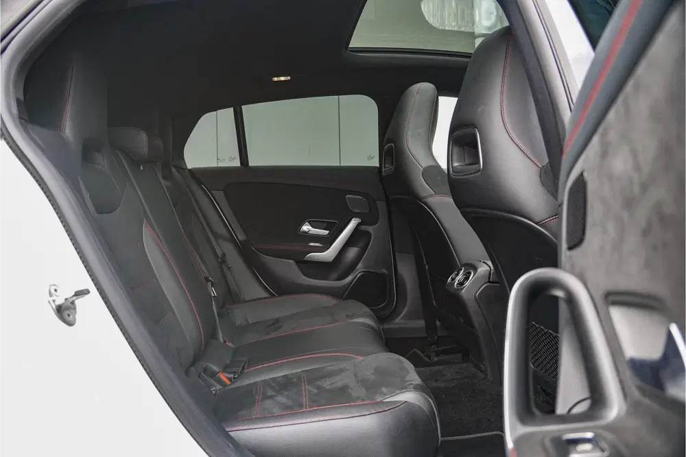 Mercedes-Benz CLA 180 AMG uit 2020, foto 15