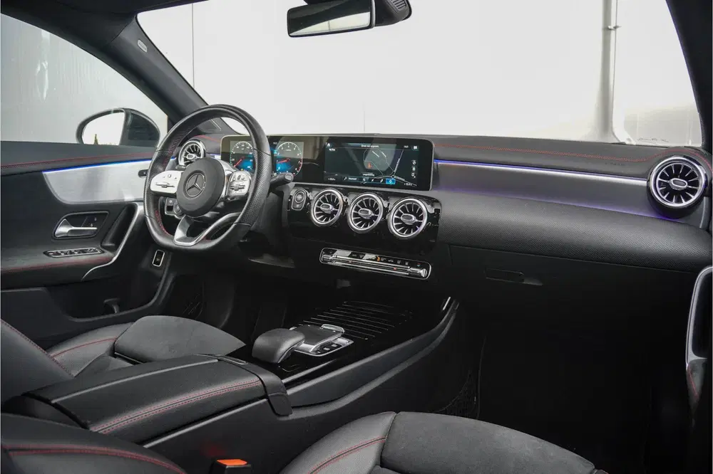 Mercedes-Benz CLA 180 AMG uit 2020, foto 6