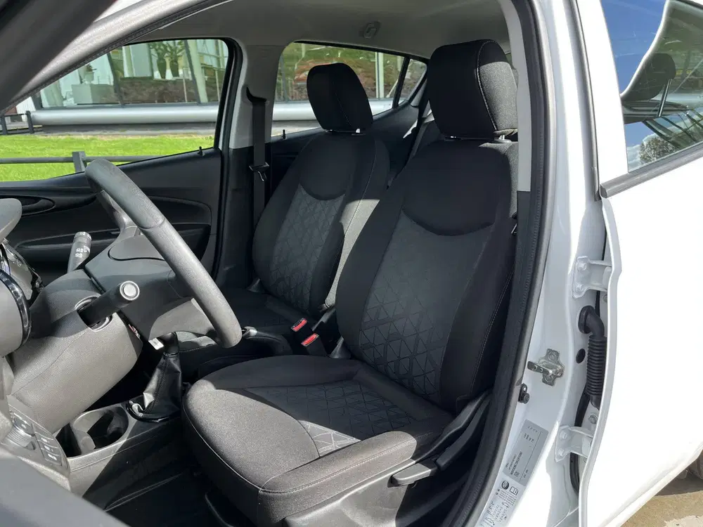 Opel Karl 1.0 ecoFLEX 120 Jaar Edition uit 2019, foto 14