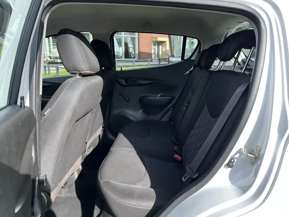 Opel Karl 1.0 ecoFLEX 120 Jaar Edition uit 2019, foto 15