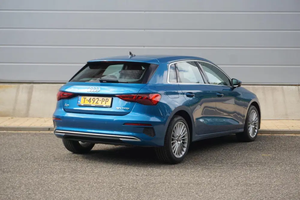 Audi A3 30 TFSI 110pk S-tronic MHEV Advanced Editi uit 2023, foto 2