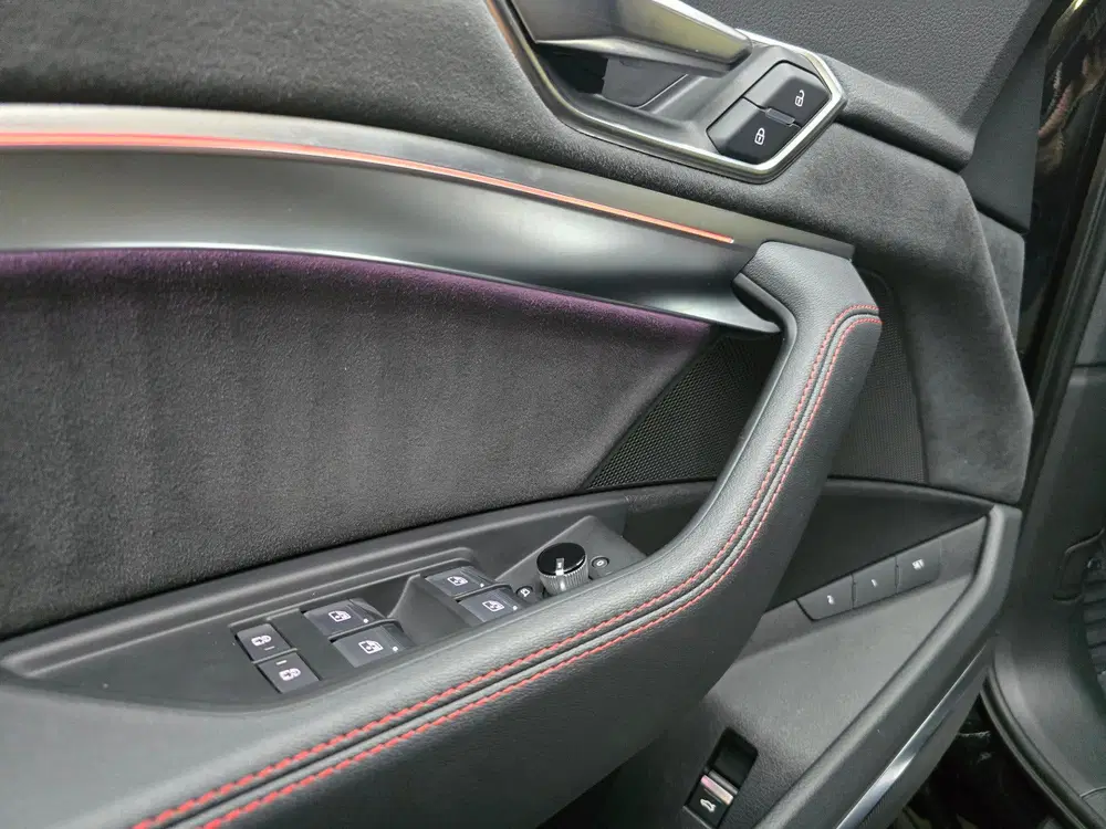 Audi Q8 50 quattro S Edition 95 kWh Pano Le uit 2023, foto 4