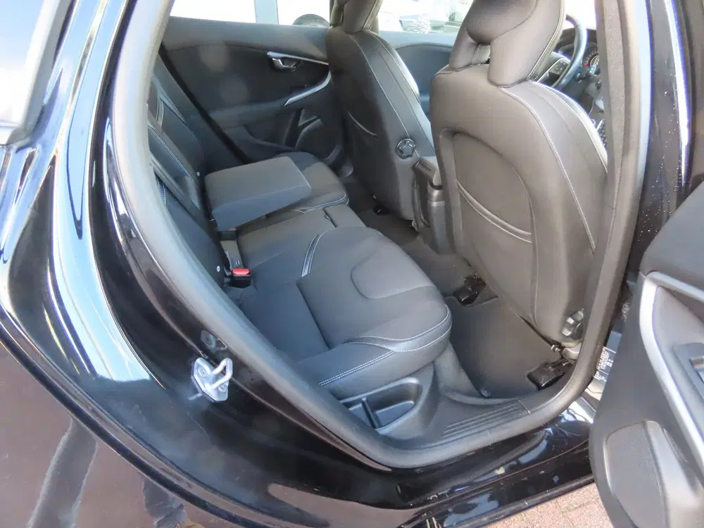 Volvo V40 2.0 T2 Navi LED 18" PDC Cruise Bluetooth uit 2019, foto 10