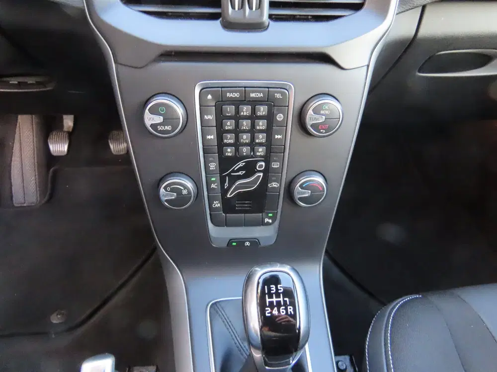 Volvo V40 2.0 T2 Navi LED 18" PDC Cruise Bluetooth uit 2019, foto 15
