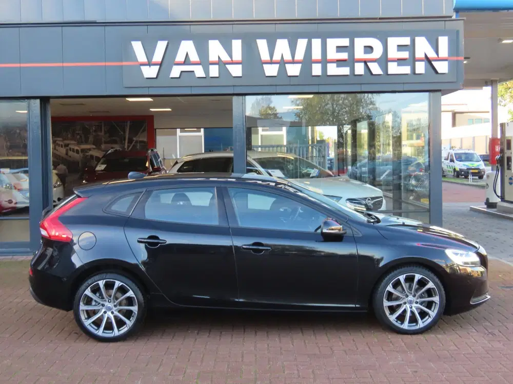 Volvo V40 2.0 T2 Navi LED 18" PDC Cruise Bluetooth uit 2019, foto 2