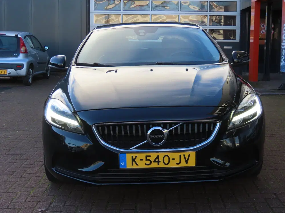 Volvo V40 2.0 T2 Navi LED 18" PDC Cruise Bluetooth uit 2019, foto 3