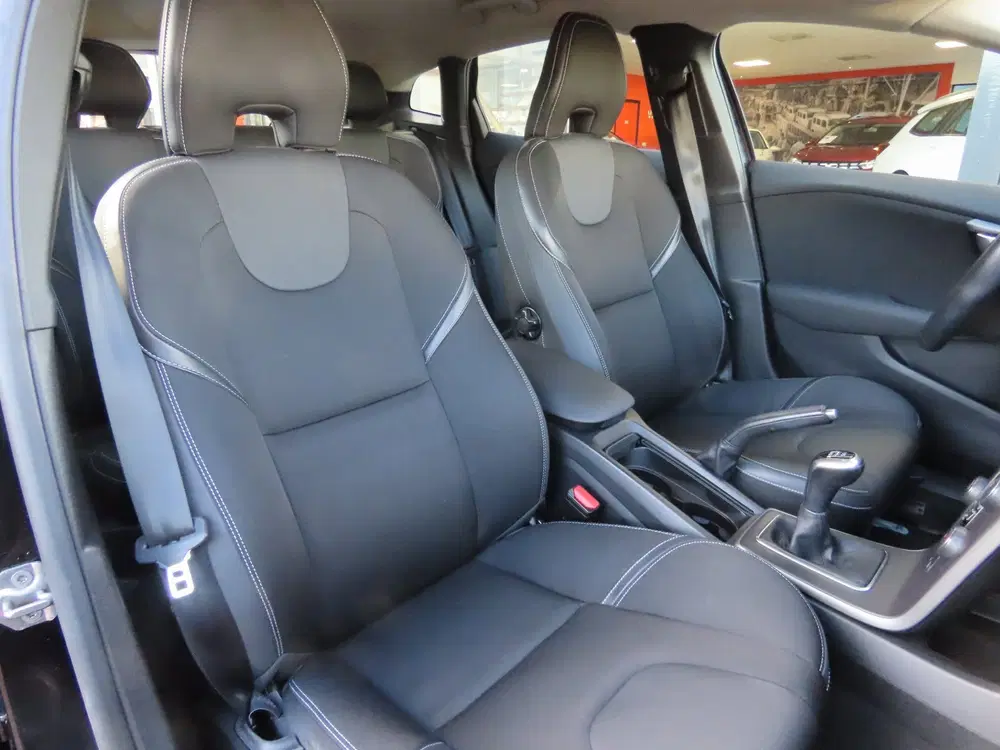 Volvo V40 2.0 T2 Navi LED 18" PDC Cruise Bluetooth uit 2019, foto 9
