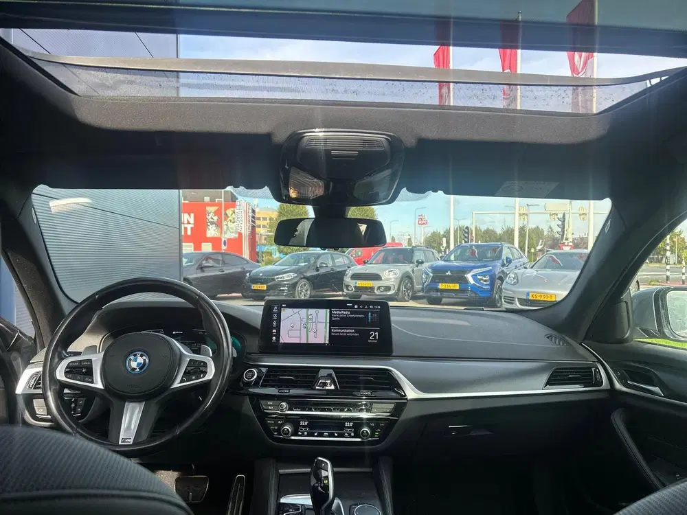 BMW 5-serie 530e Business Edition Plus PANO uit 2024, foto 3
