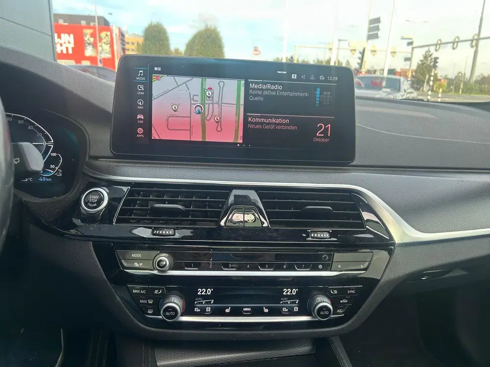 BMW 5-serie 530e Business Edition Plus PANO uit 2024, foto 4