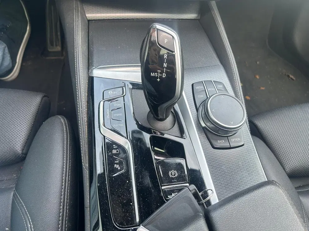 BMW 5-serie 530e Business Edition Plus PANO uit 2024, foto 5