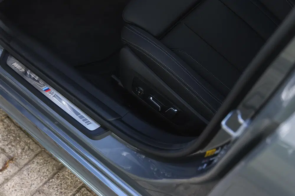 BMW 3-serie 330e M Sport Automaat uit 2026, foto 14