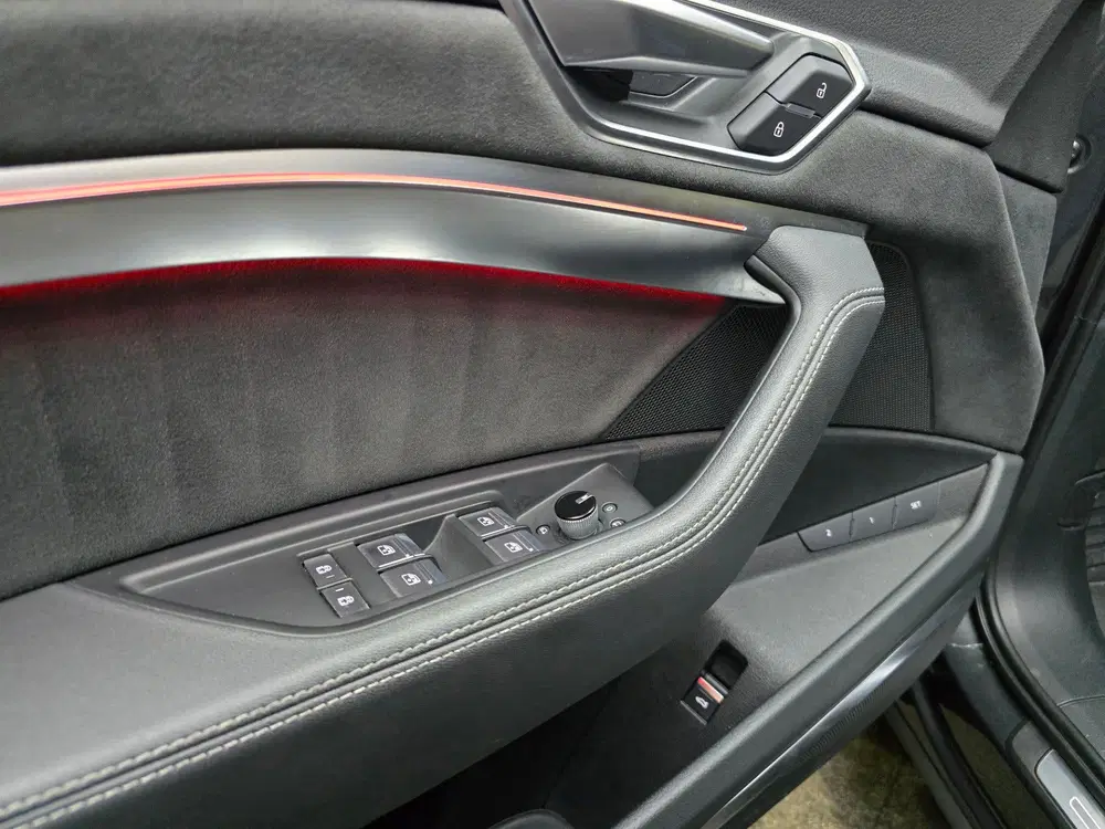 Audi e-tron S quattro 95 kWh 503PK Pano Leder Softclos uit 2022, foto 4