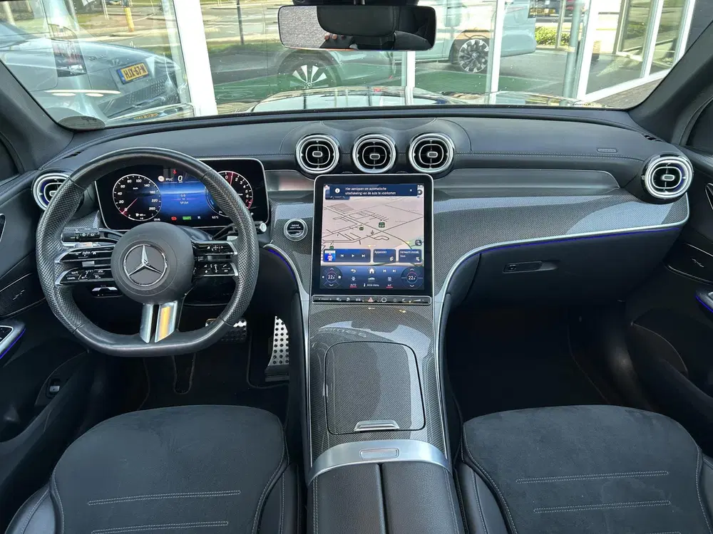 Mercedes-Benz GLC 300e 4MATIC AMG Line uit 2024, foto 3