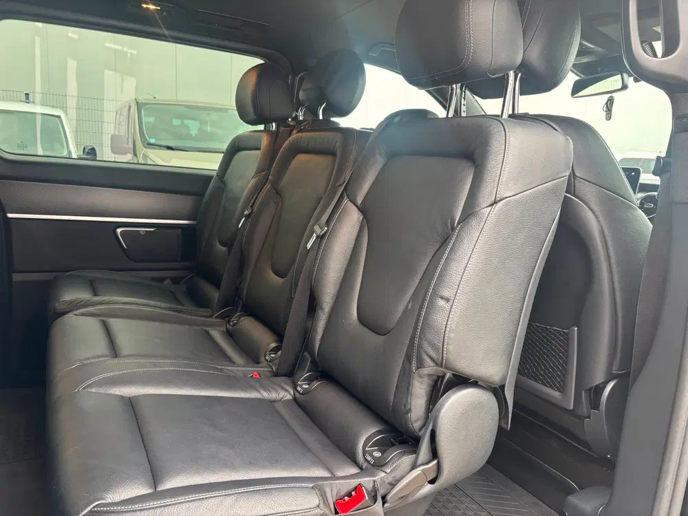 Mercedes-Benz V-Klasse 300d Extra Lang DC Avantgarde Edition uit 2022, foto 11