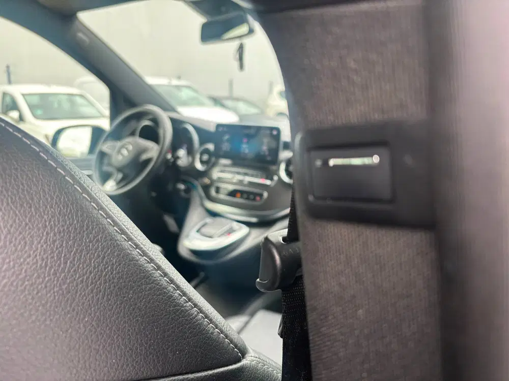 Mercedes-Benz V-Klasse 300d Extra Lang DC Avantgarde Edition uit 2022, foto 14