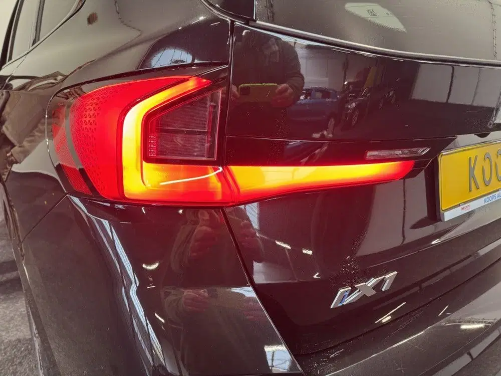 BMW iX1 M Sport Premium Pro uit 2025, foto 15