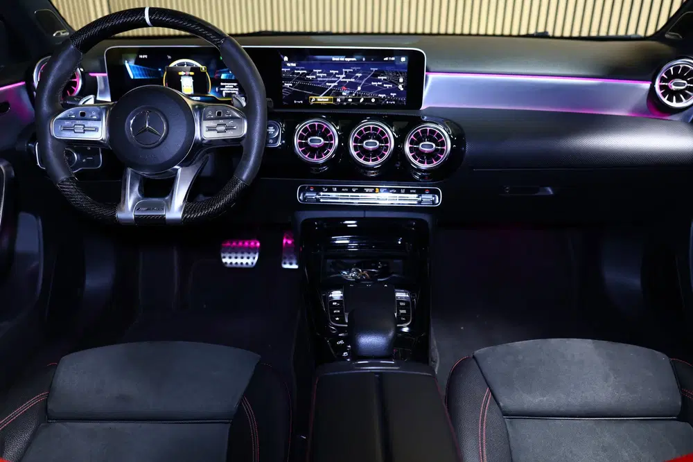 Mercedes-Benz A-Klasse AMG 35 4MATIC PANO NAVI CAMERA VIRTUA uit 2019, foto 2