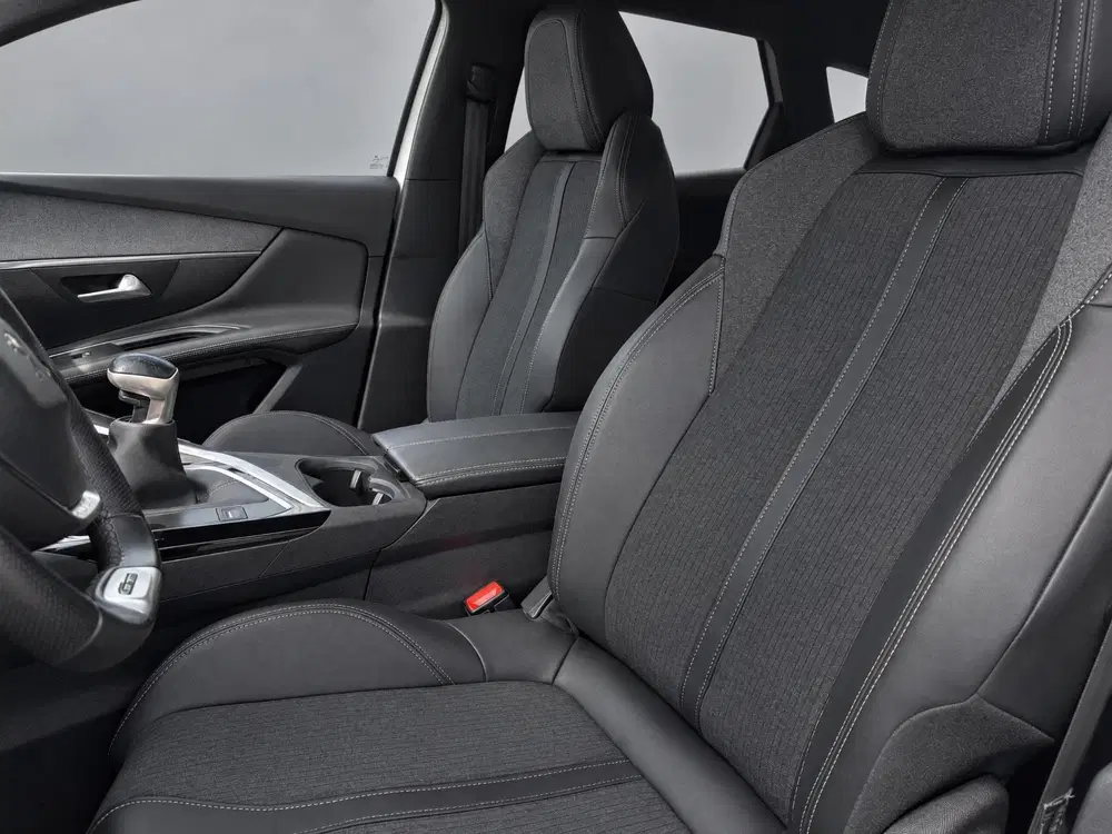 Peugeot 3008 1.2 PureTech GT Line NAVI uit 2019, foto 6